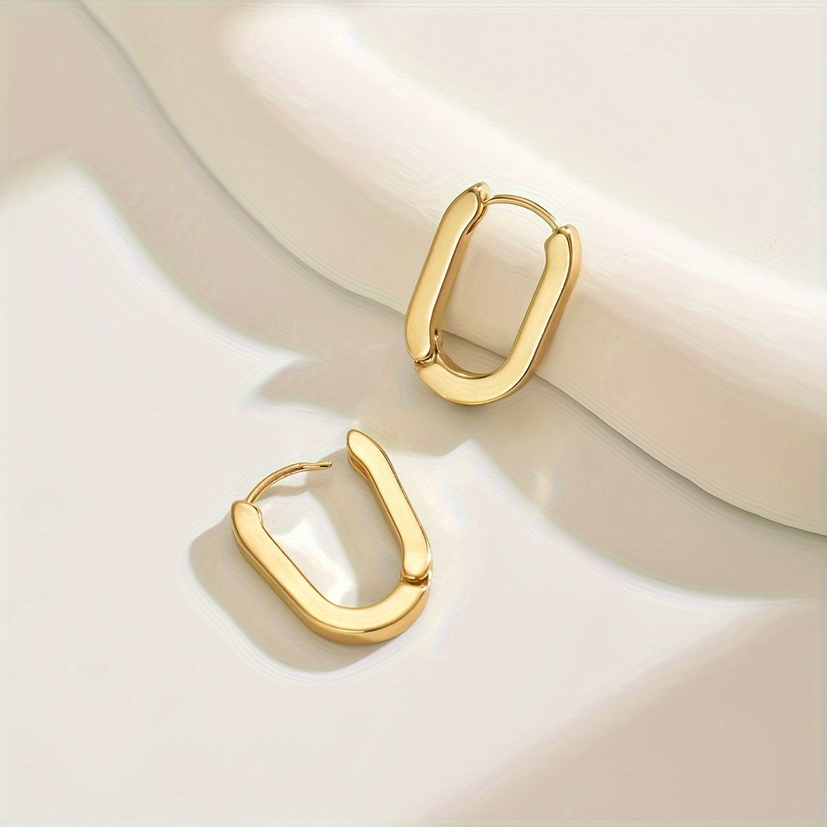 Aros geométricos elegantes para un look sofisticado