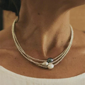 Collar de perlas con inspiración clásica