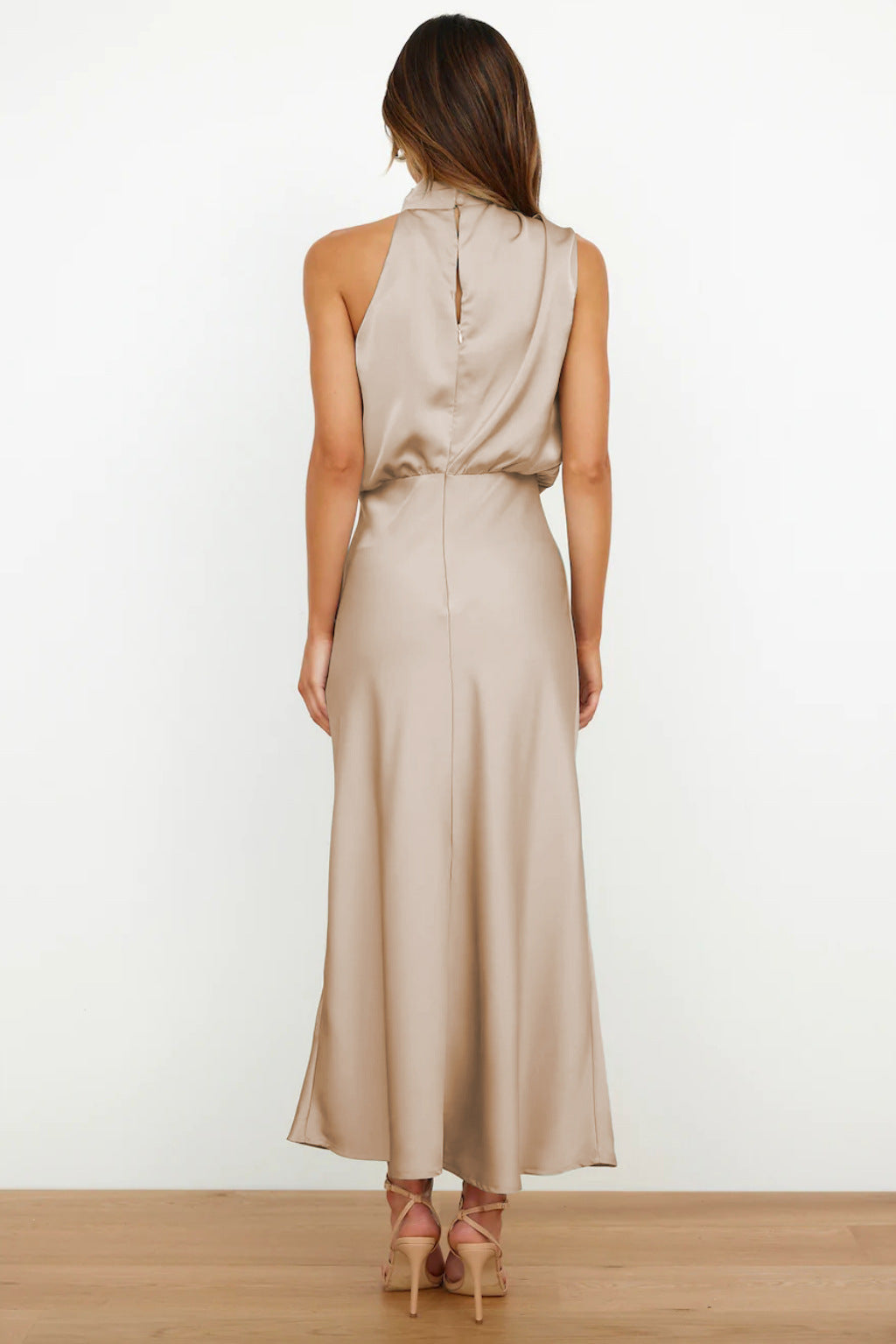 Ana Maria | Vestido con escote americano