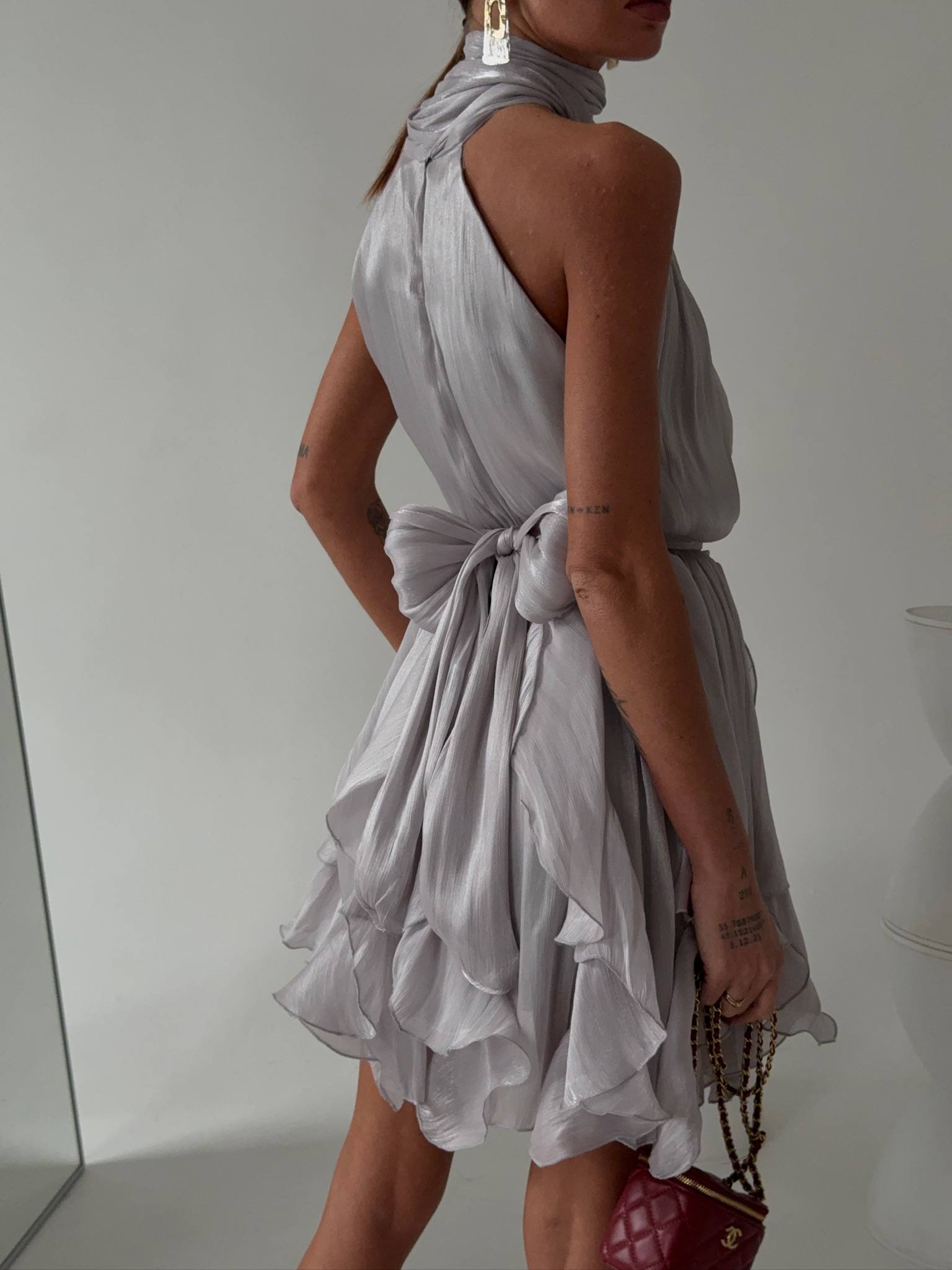 Lía™ | Vestido Midi de Volantes con Cuello Halter y Lazo
