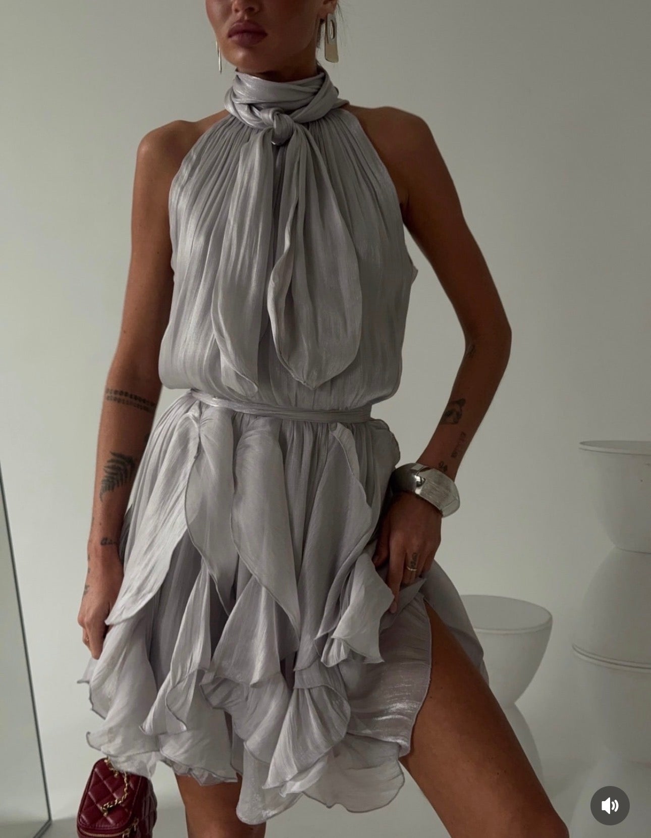 Lía™ | Vestido Midi de Volantes con Cuello Halter y Lazo