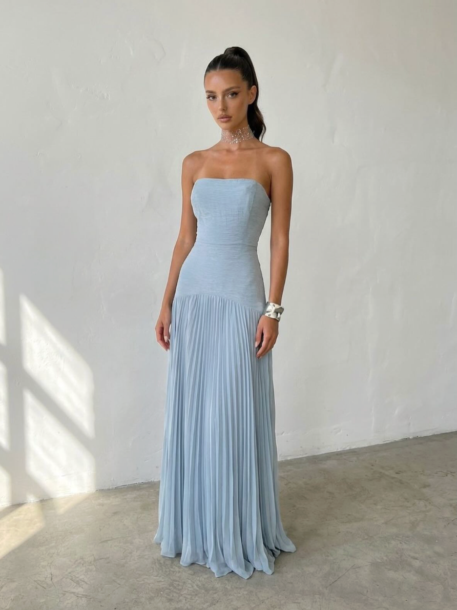 Almudena | Vestido  Elegancia Sofisticada que Estiliza con Delicadeza