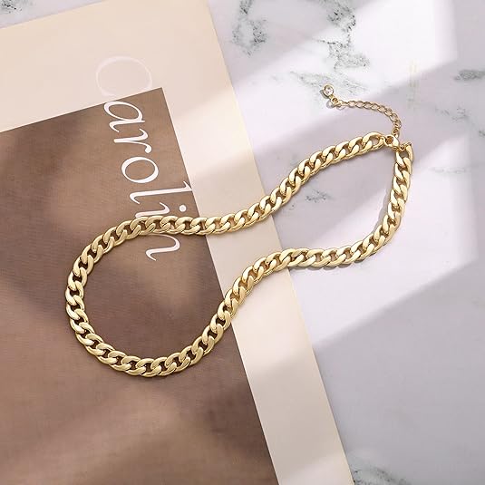 Collar de oro minimalista, elegante y atemporal
