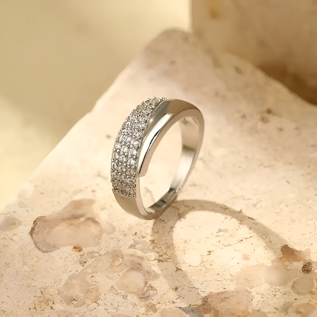 Julia™ - Anillo Elegante y Sofisticado Haven