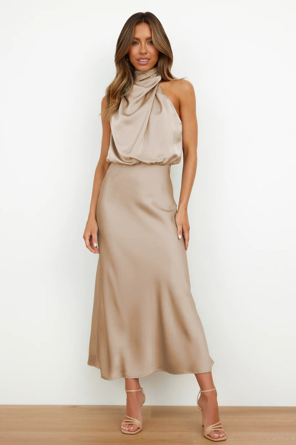 Ana Maria | Vestido con escote americano