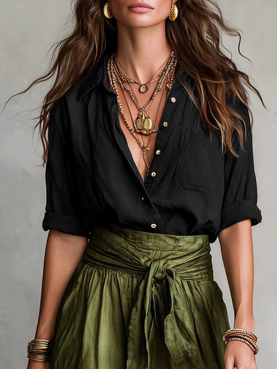 Aitana | Elegante conjunto de dos piezas: blusa negra y falda midi verde oliva para mujer