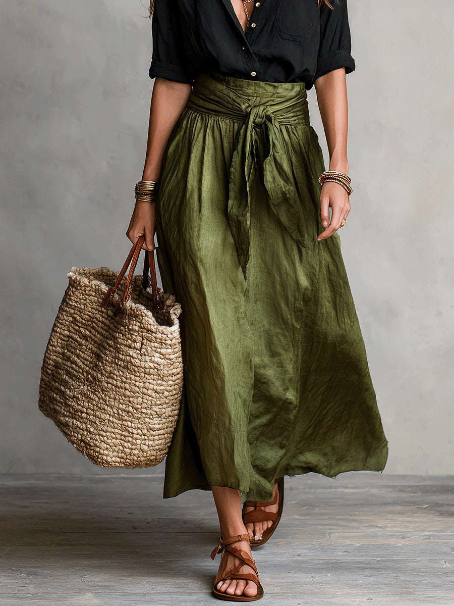 Aitana | Elegante conjunto de dos piezas: blusa negra y falda midi verde oliva para mujer