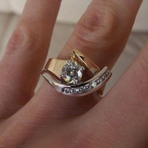Anillo vintage en oro y plata: elegancia atemporal