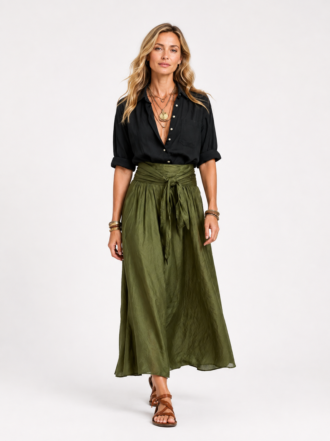 Aitana | Elegante conjunto de dos piezas: blusa negra y falda midi verde oliva para mujer
