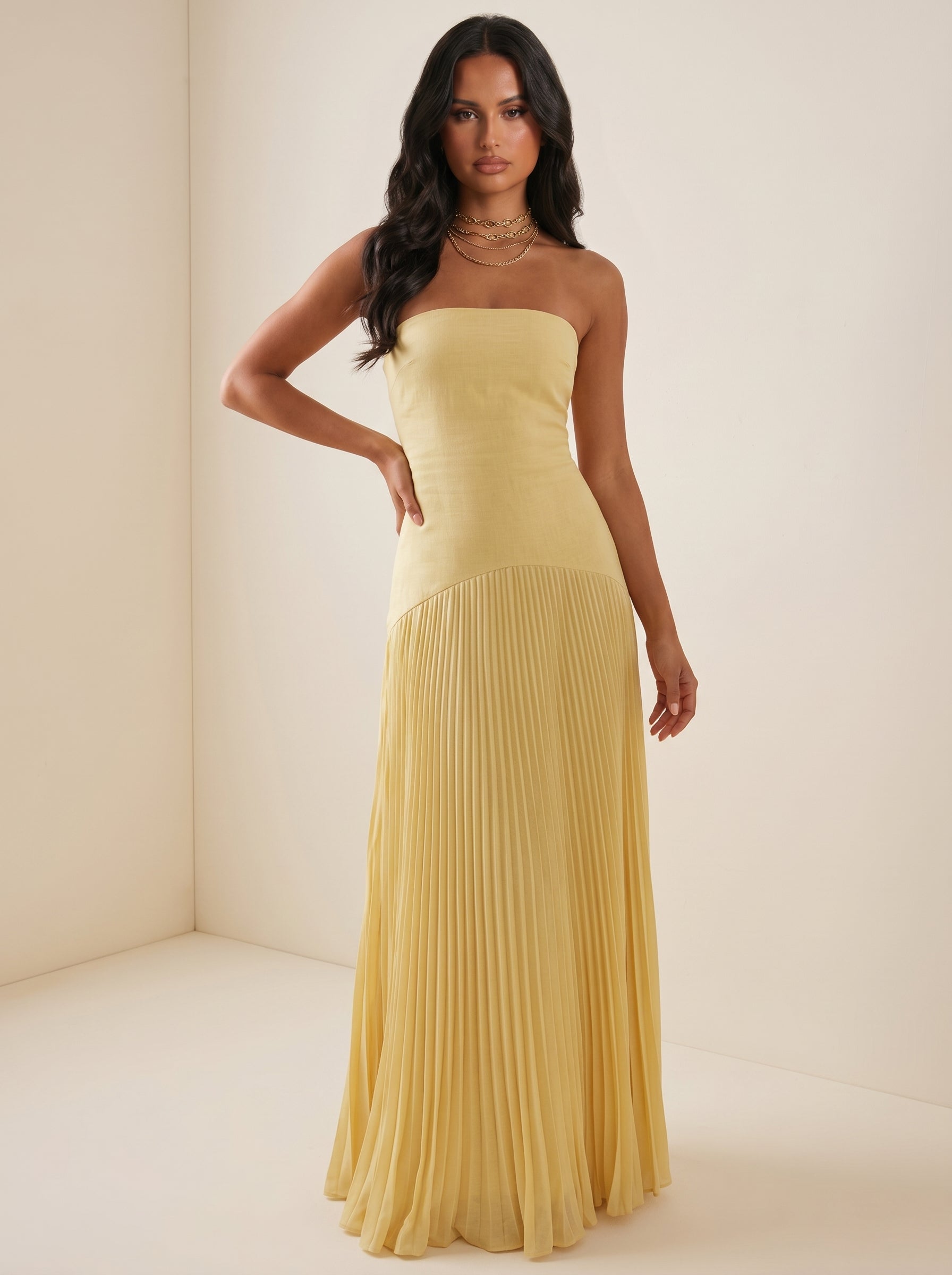 Almudena | Vestido  Elegancia Sofisticada que Estiliza con Delicadeza