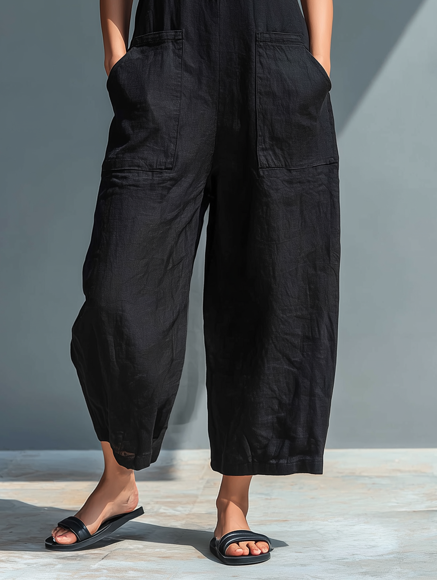 Claudia | Mono de lino minimalista para mujer: sin mangas, cuello alto y botones