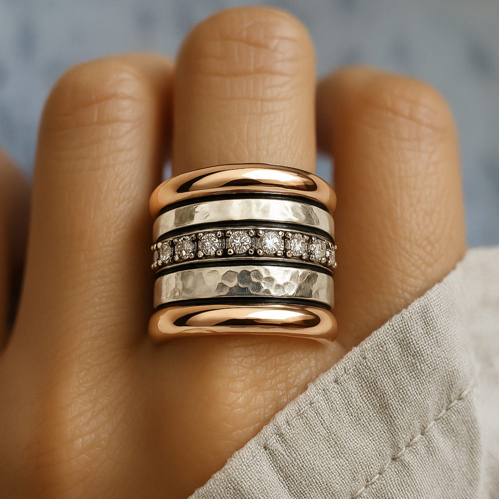 Imponente Anillo Vintage de Oro Grueso con Capas