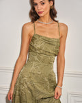 Vera™ | Vestido Maxi Jacquard con Tirantes Cruzados en Verde Salvia